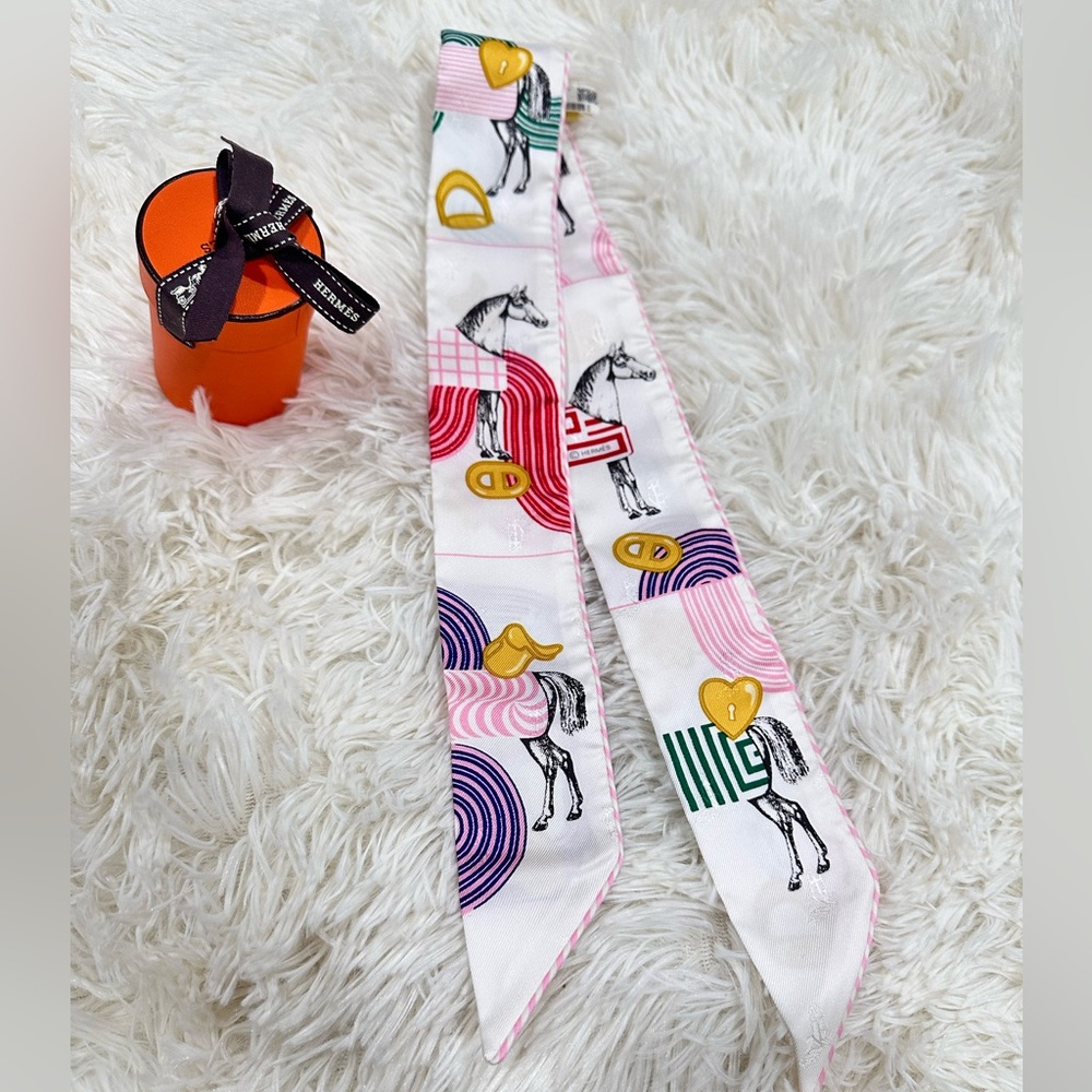 Hermes Twilly Garde Robe Brand New with Tag